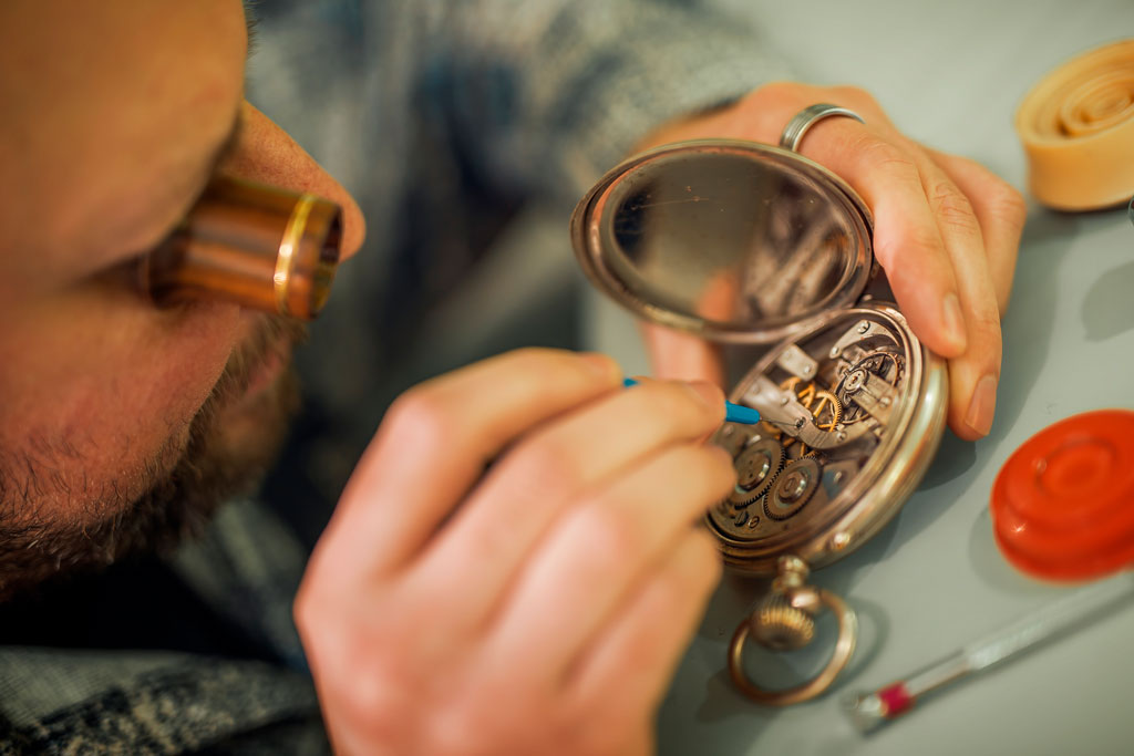 Do You Know the Signs That You Need Watch Repair?
